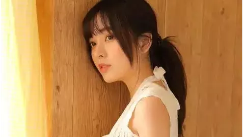 女生上门喂猫